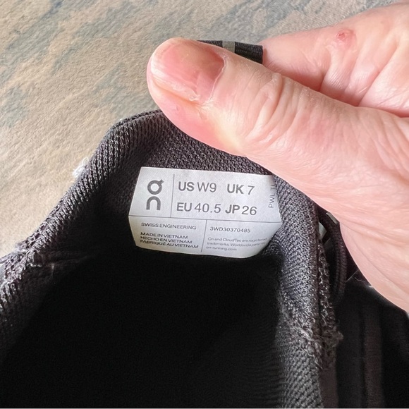 ON CLOUD CLOUDAWAY TRAINERS SNEAKER ALL BLACK SIZE 9 EUC - Picture 6 of 12